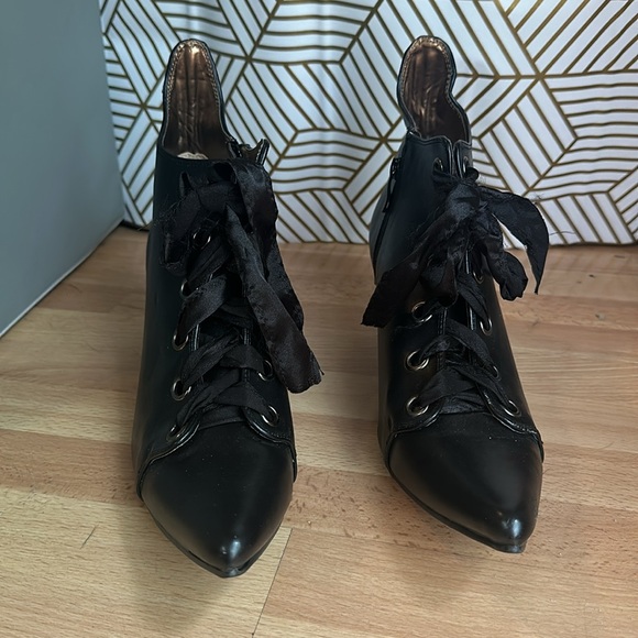 Ellie Witchycore lace up pointy shoe size 9 NWOT - Picture 2 of 7